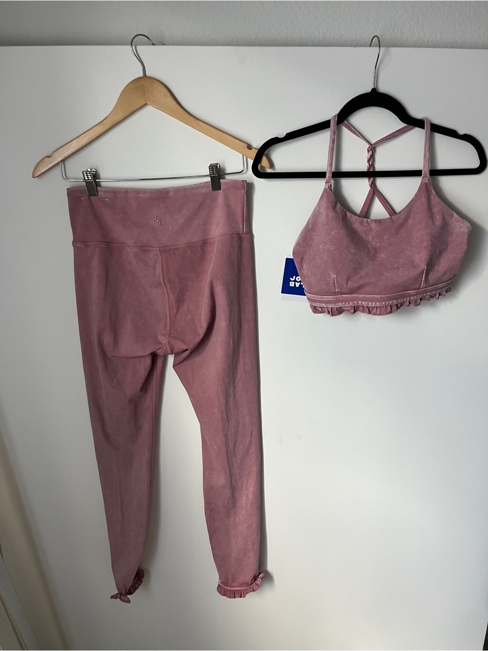 NWT Joylab Dusty Rose Pink Ruffle Hem Leggings and Strappy Sports Bra Set S M